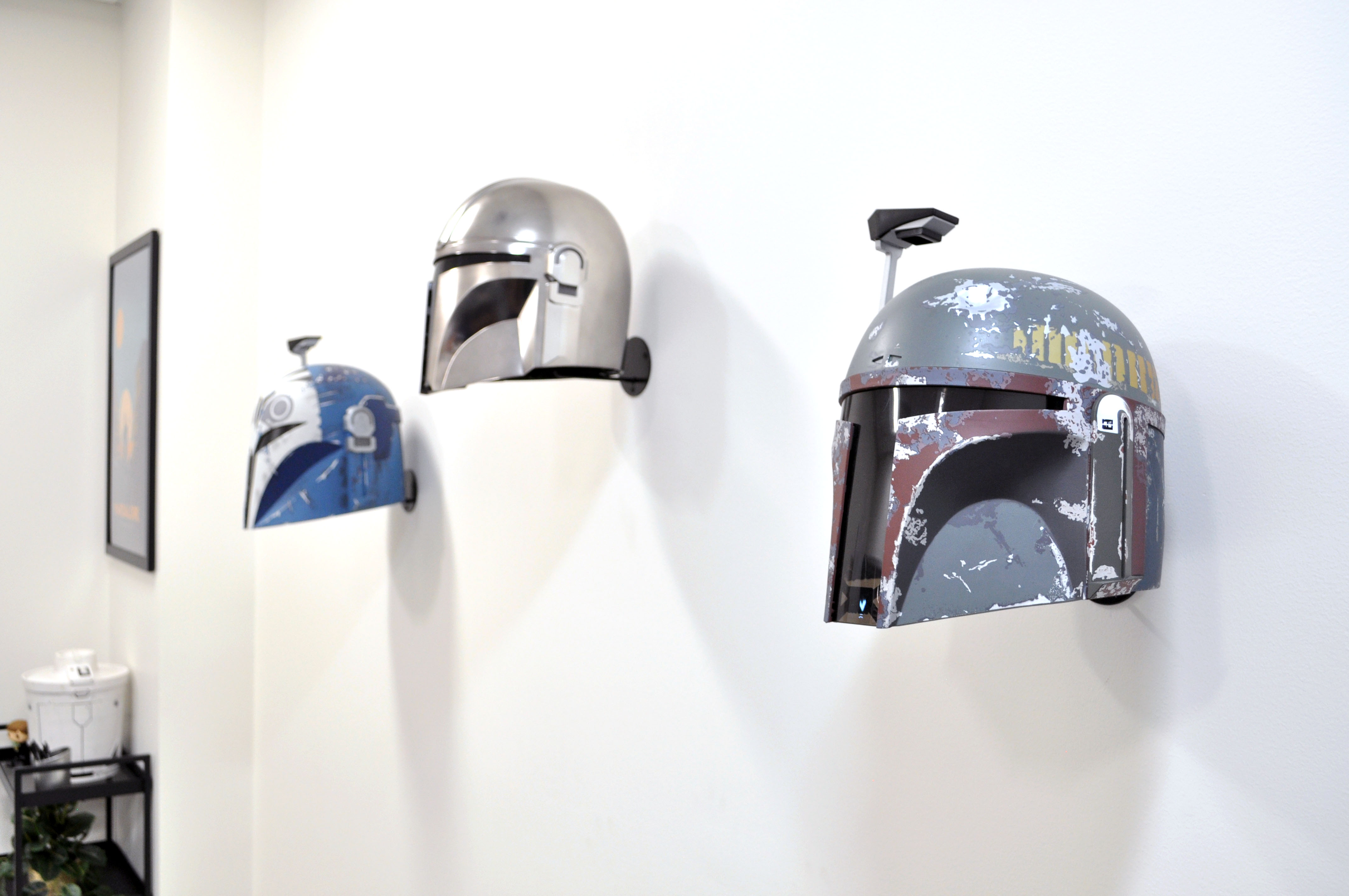 Mandolorian helmet dispaly