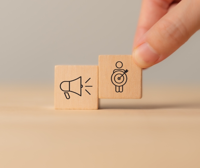 Social Media Marketing vs Content Marketing: What's the Difference?