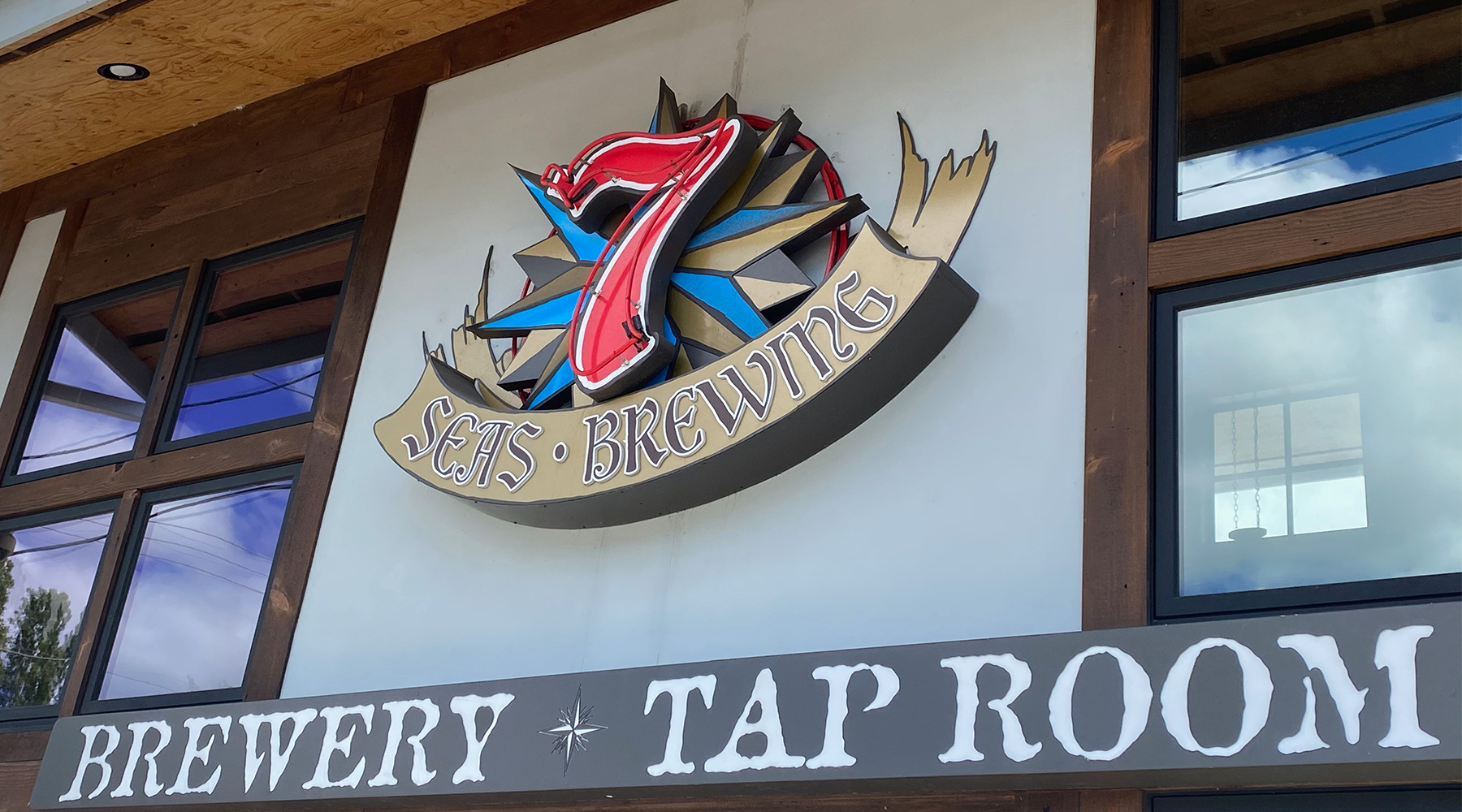 7 Seas Brewery and Tap Room neon sign